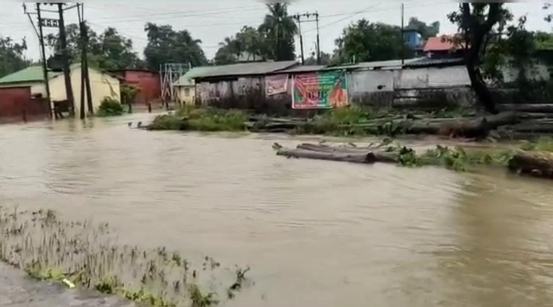 2 दिनों से लगातार बारिश से जलमग्न हुआ अलीपुरद्वार