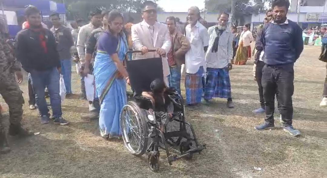भगवान महावीर विकलांग समिति ने दिव्यांगों को प्रदान किए कृत्रिम अंग और व्हीलचेयर