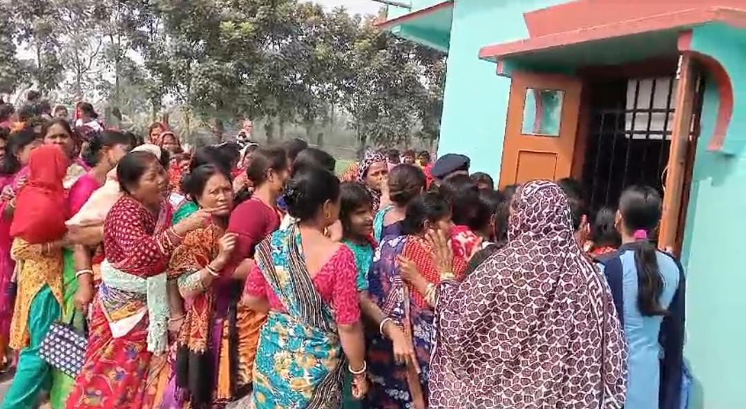 आलू को  हिमघर में रखने के बॉन्ड को लेकर विवाद, नाले में गिरा किसान,  वीडियो वायरल
