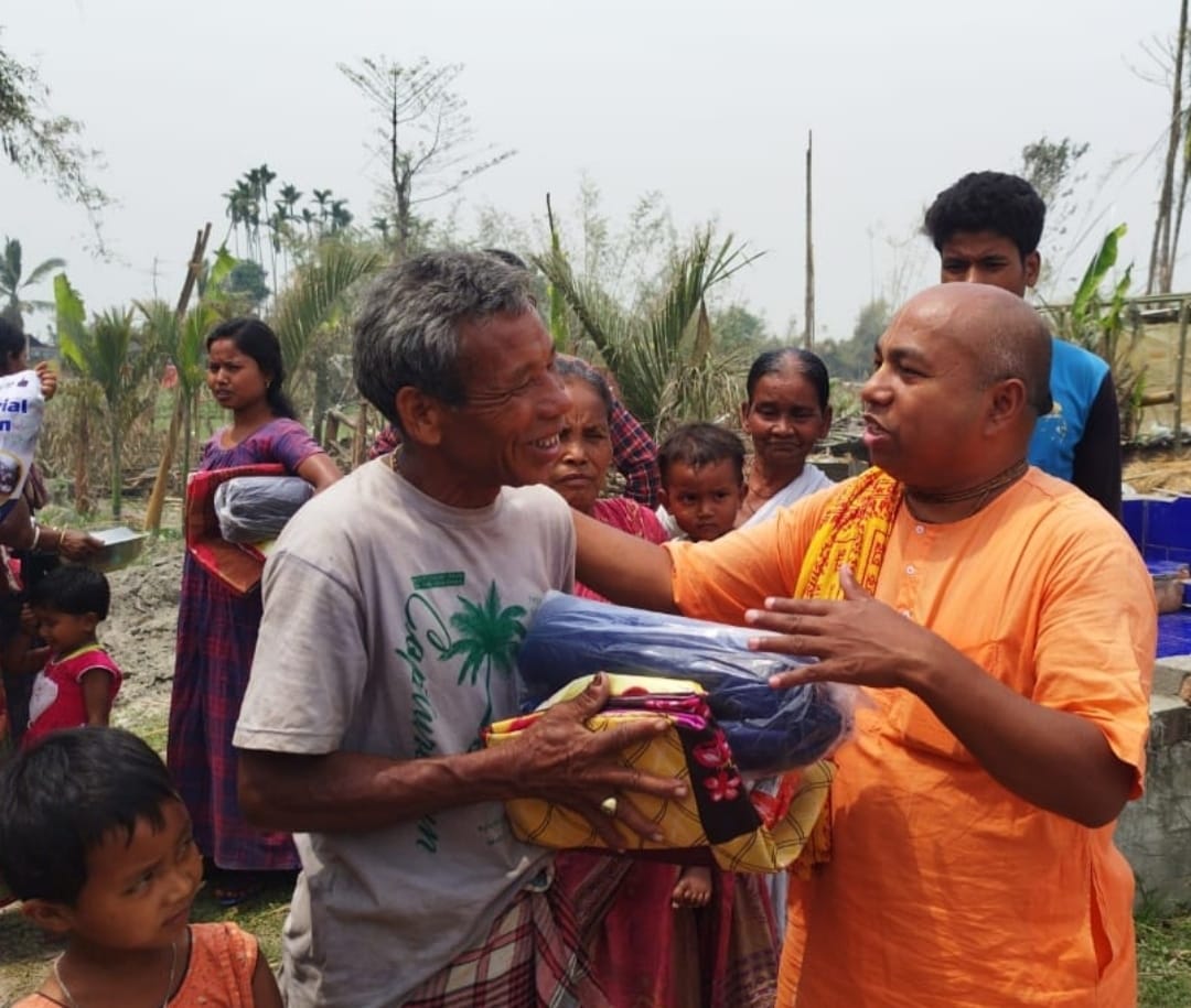 इस्कॉन मंदिर सिलीगुड़ी के द्वारा 200 गरीब परिवारों के घर में भोजन वितरित किया