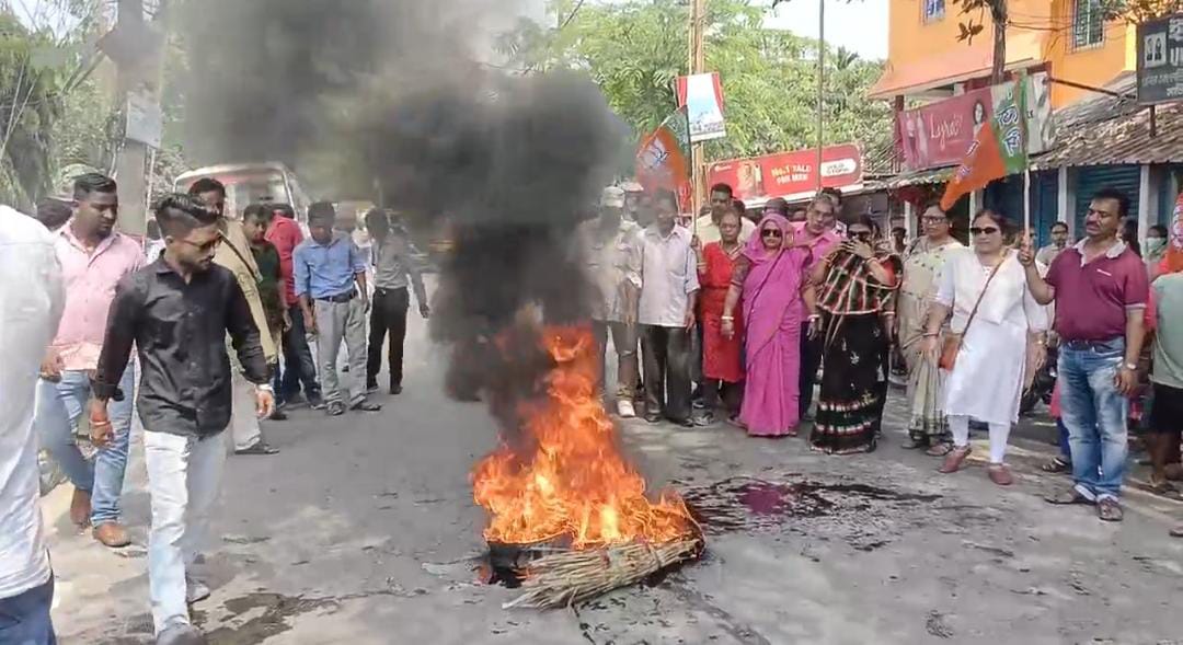 माटीगाड़ा में यूथ सभापति पर हमले के विरोध में भाजपा समर्थकों ने राष्ट्रीय राजमार्ग 31 को किया जाम, माटीगाड़ा थाने के सामने किया विरोध प्रदर्शन