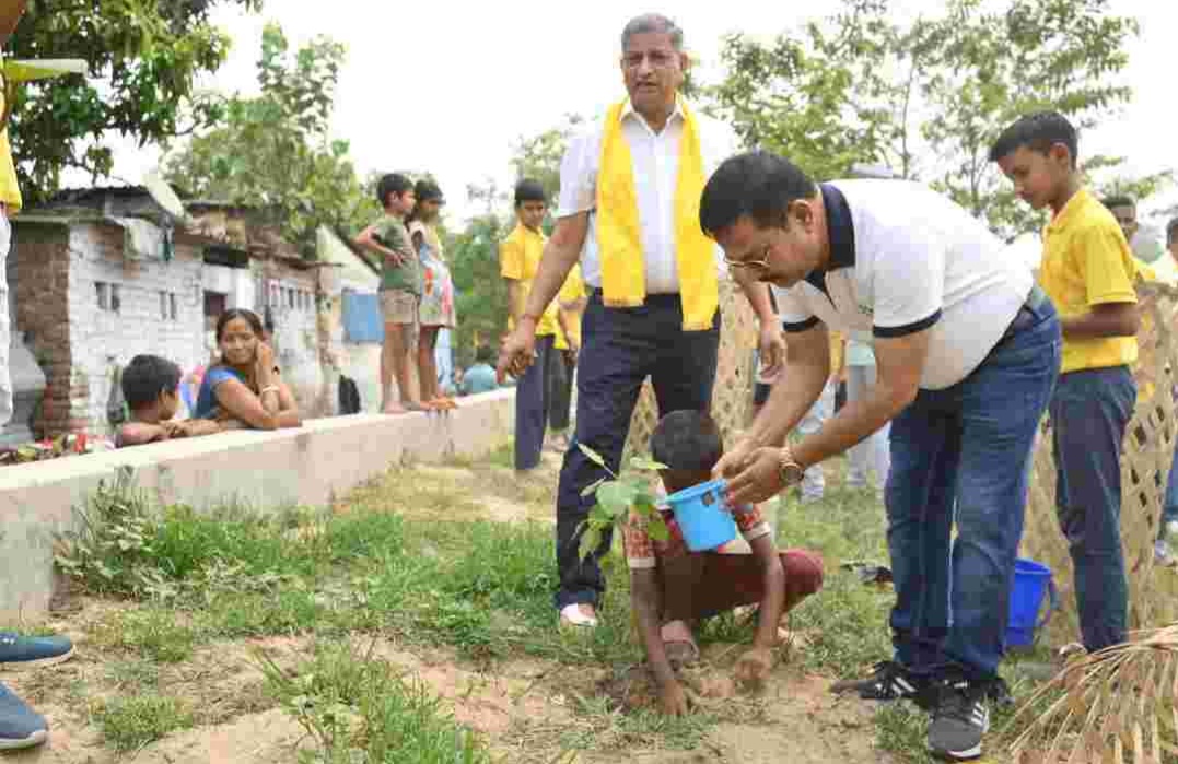 रोटरी क्लब सिलीगुड़ी मिडटाउन ने वृक्षारोपण और बच्चों के लिए क्रिकेट खेल का कार्यक्रम आयोजित किया