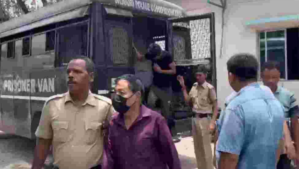 भक्तिनगर थाने की पुलिस ने जुआ खेलते हुए 11 लोगों को रंगे हाथ गिरफ्तार किया