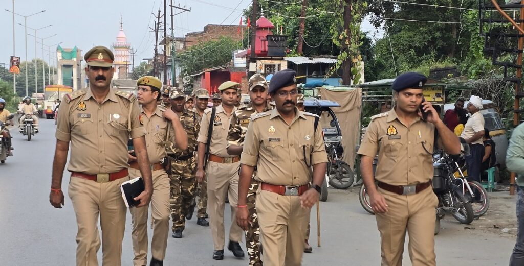 दुर्गा पूजा के बीच पुलिस ने बढ़ाई सुरक्षा,  विसर्जन कार्निवल के दौरान गड़बड़ी रोकने के लिए धारा 163 लगायी